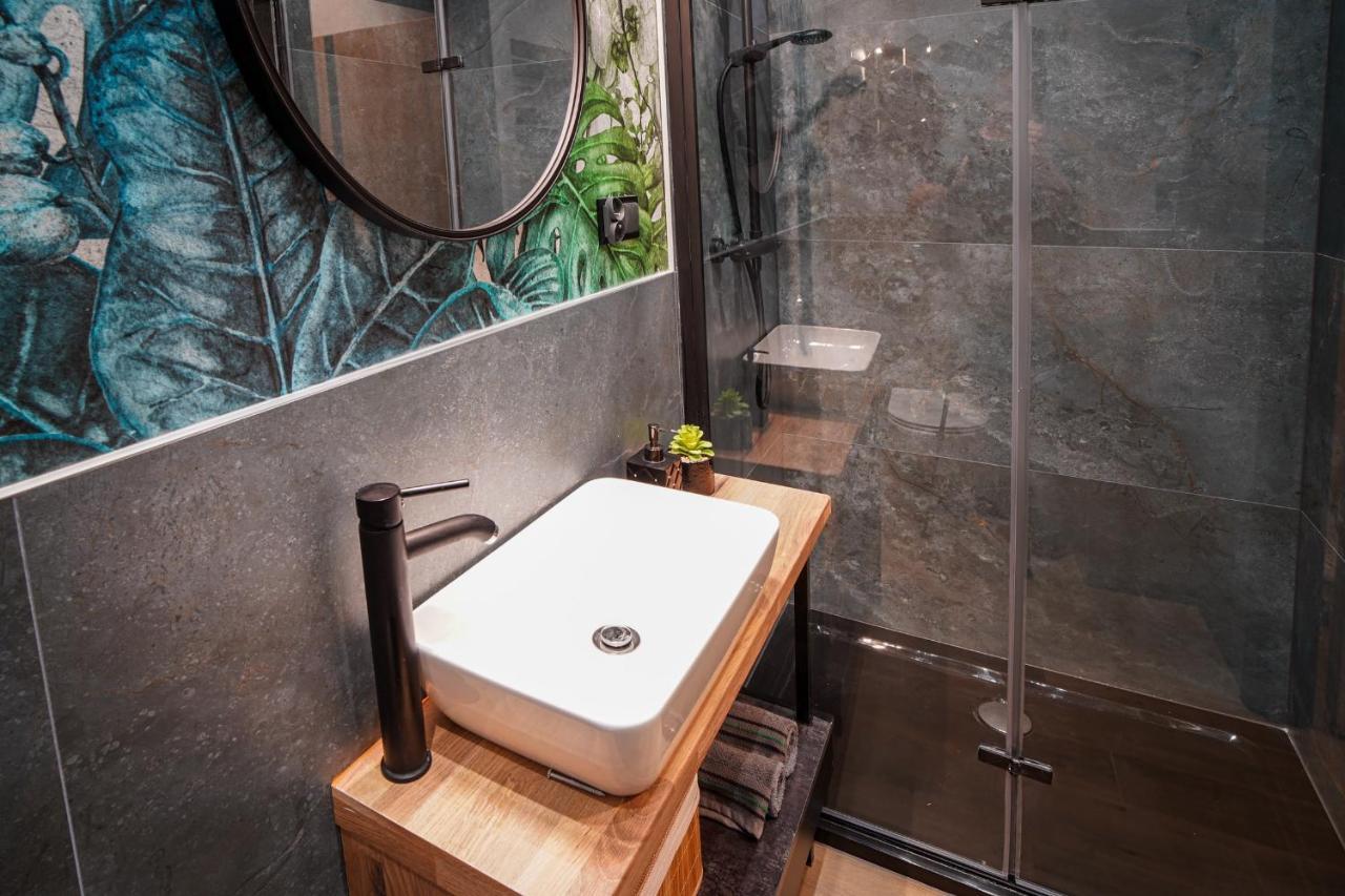 Apartament Z Jacuzzi W Centrum Sanoka Exteriér fotografie